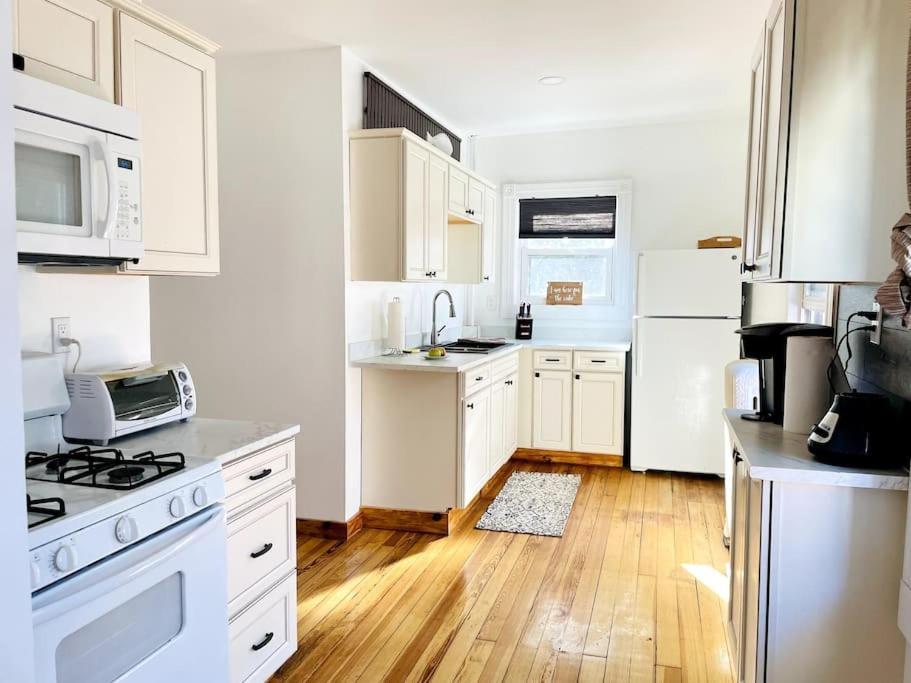 Delightful 2Br Apartment With Balcony - 15 Min From Mohegan Sun- Foxwoods Casinos & Mystic New London Exteriör bild